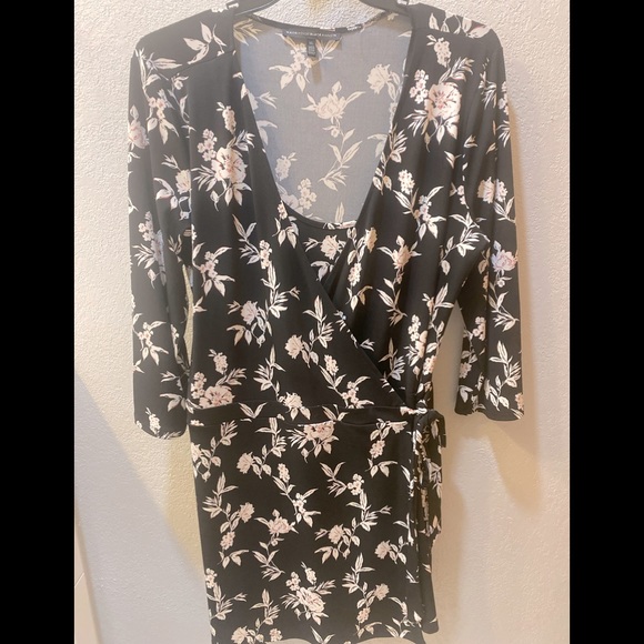 White House Black Market Floral Skort Romper XL Like new! - Picture 2 of 7